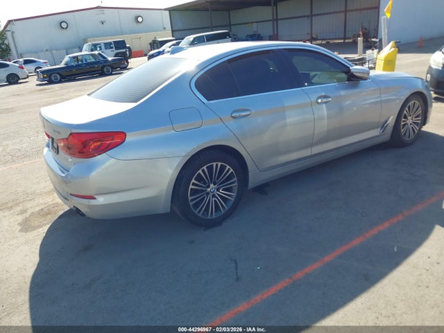 2018 BMW 530I WBAJA5C5XJWA38310 Photo 3