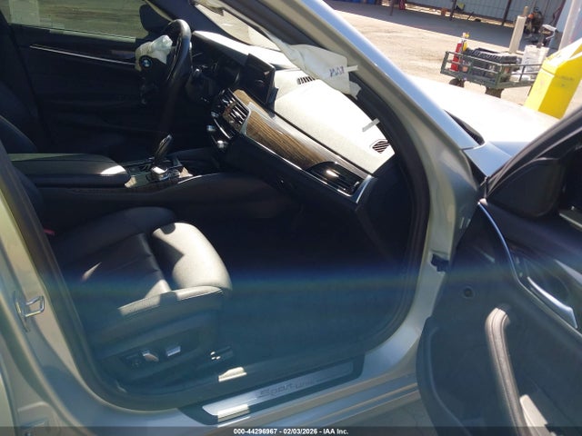 2018 BMW 530I WBAJA5C5XJWA38310 Photo 4