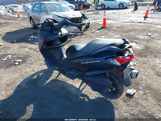 MLCCH41A2N1600429 Suzuki UH200
