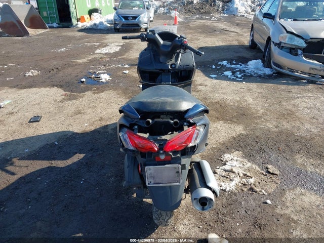 MLCCH41A2N1600429 Suzuki UH200