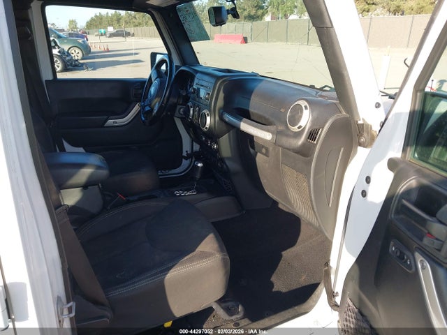1C4BJWEGXJL935458 Jeep Wrangler Jk Unlimited Sahara 4x4