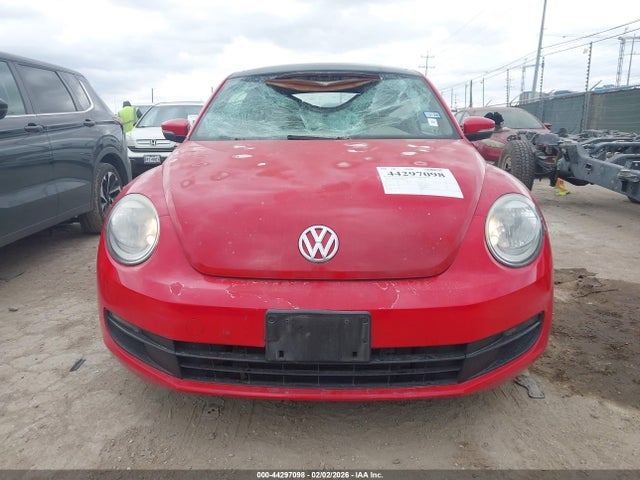 44297098 :رقم المزاد ، 3VWJX7ATXEM607316 vin ، 2014 Volkswagen Beetle 2.5l مزاد بيع