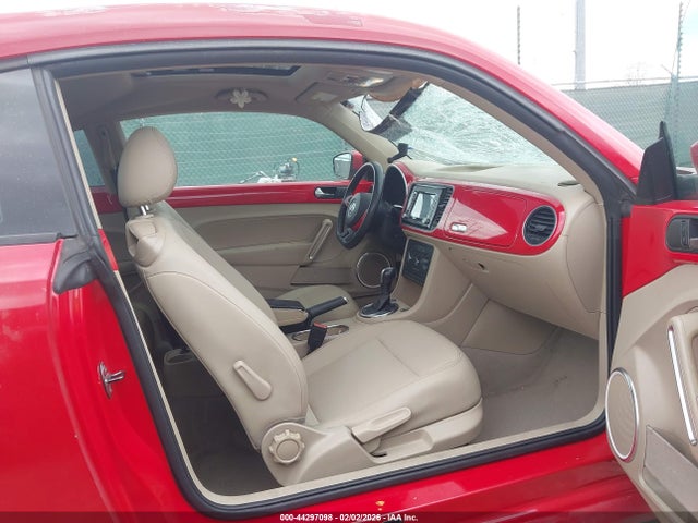 44297098 :رقم المزاد ، 3VWJX7ATXEM607316 vin ، 2014 Volkswagen Beetle 2.5l مزاد بيع