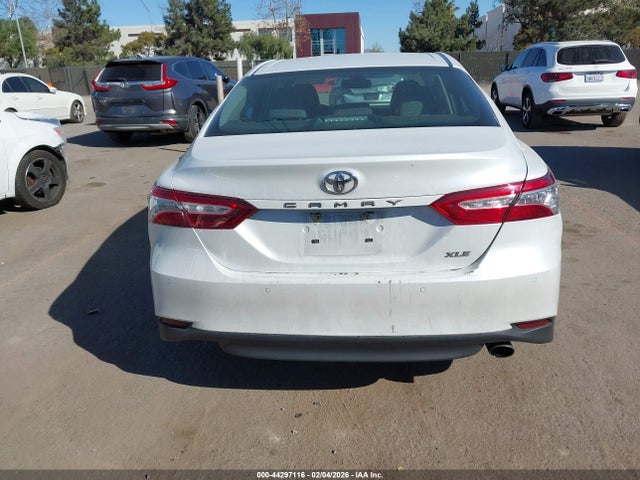 4T1B11HK0JU040523 Toyota CAMRY XLE