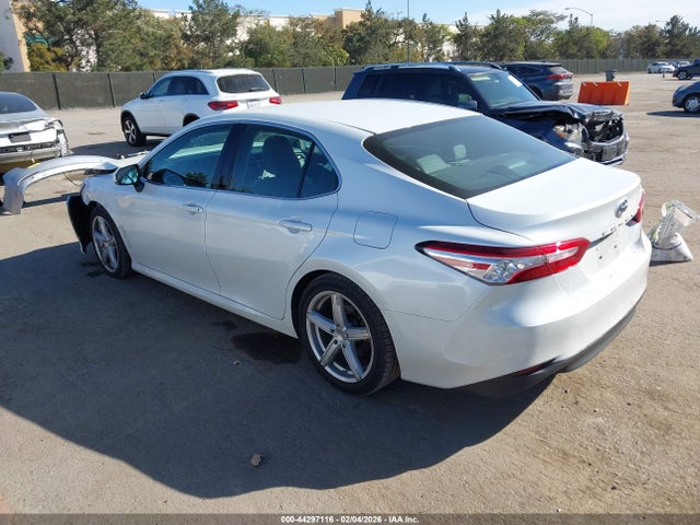4T1B11HK0JU040523 Toyota CAMRY XLE