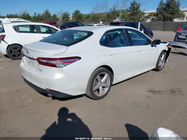 4T1B11HK0JU040523 Toyota CAMRY XLE