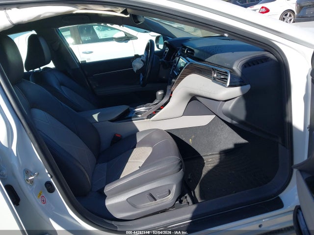 4T1B11HK0JU040523 Toyota CAMRY XLE