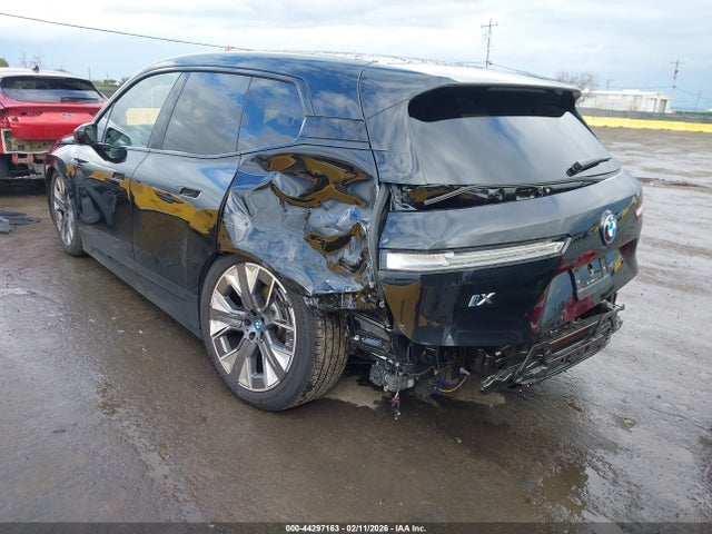 2025 BMW IX WB523CF02SCT31149 Photo 2