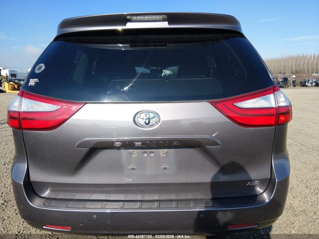 5TDYK3DC8FS563788 Toyota Sienna Xle 8 Passenger