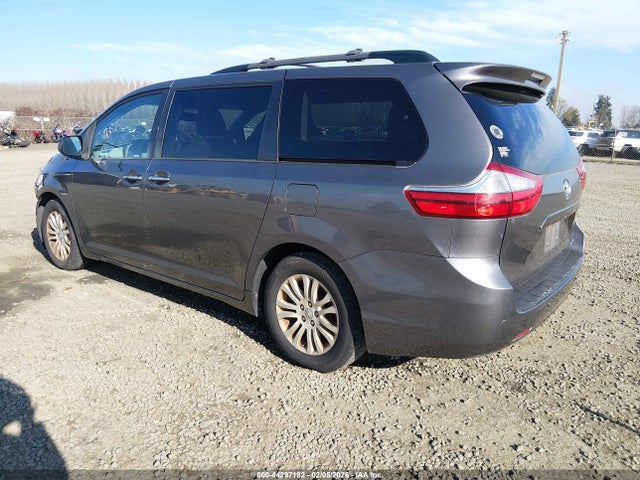5TDYK3DC8FS563788 Toyota Sienna Xle 8 Passenger