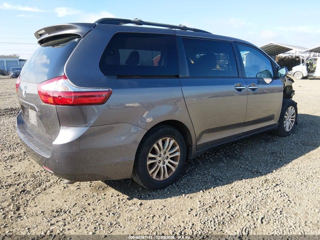5TDYK3DC8FS563788 Toyota Sienna Xle 8 Passenger