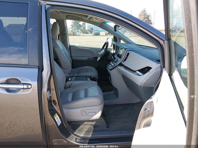 5TDYK3DC8FS563788 Toyota Sienna Xle 8 Passenger