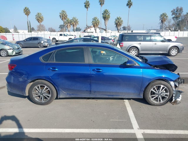 3KPF24AD9PE557388 KIA Forte Lxs