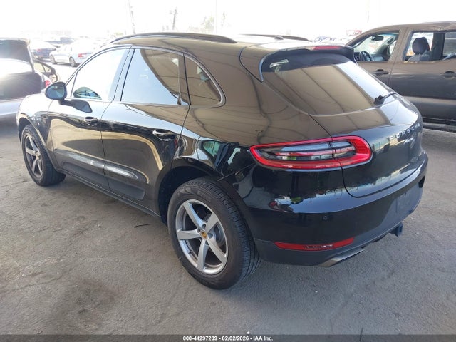 2018 PORSCHE MACAN WP1AA2A55JLB05882 Photo 2