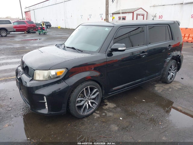 Scion XB 2014 JTLZE4FE3EJ057950 Image 2