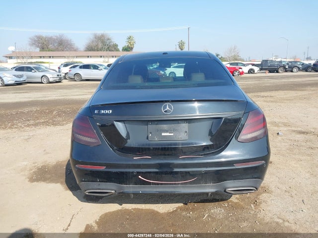 Mercedes-Benz E 300 2018 WDDZF4JB8JA358087 Image 17
