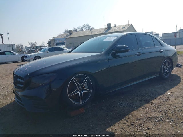 Mercedes-Benz E 300 2018 WDDZF4JB8JA358087 Image 2