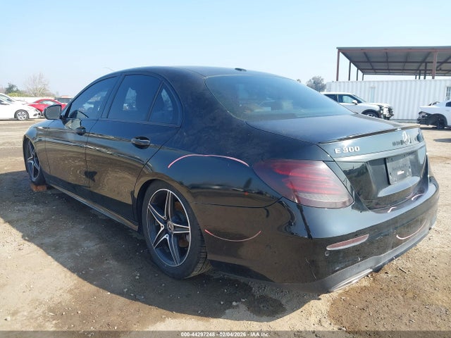 Mercedes-Benz E 300 2018 WDDZF4JB8JA358087 Image 3