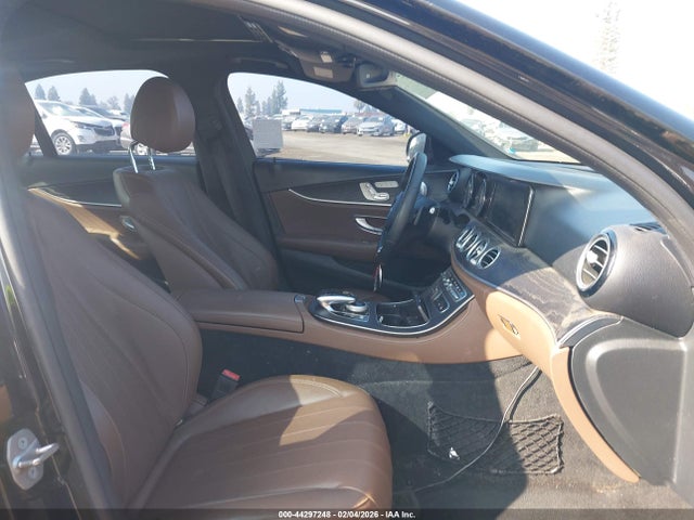 Mercedes-Benz E 300 2018 WDDZF4JB8JA358087 Image 5