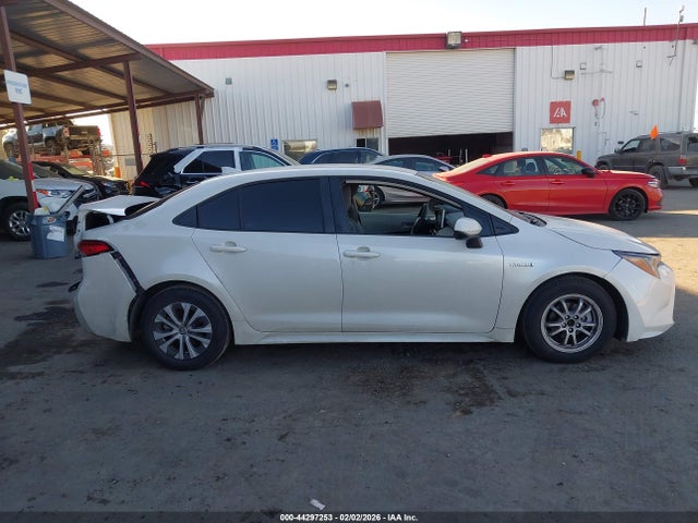 Toyota Corolla Hybrid Le 2021 JTDEAMDE0MJ000936 Image 13
