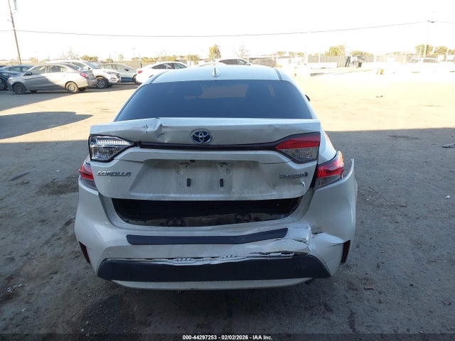 Toyota Corolla Hybrid Le 2021 JTDEAMDE0MJ000936 Image 6