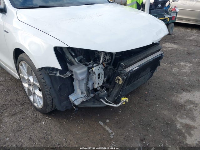 3VW5T7AJ2EM330186 Volkswagen Jetta Gli Edition 30 W/nav