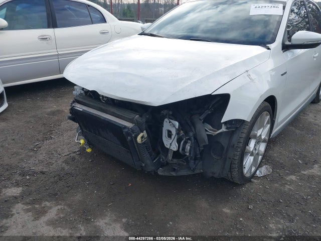 3VW5T7AJ2EM330186 Volkswagen Jetta Gli Edition 30 W/nav