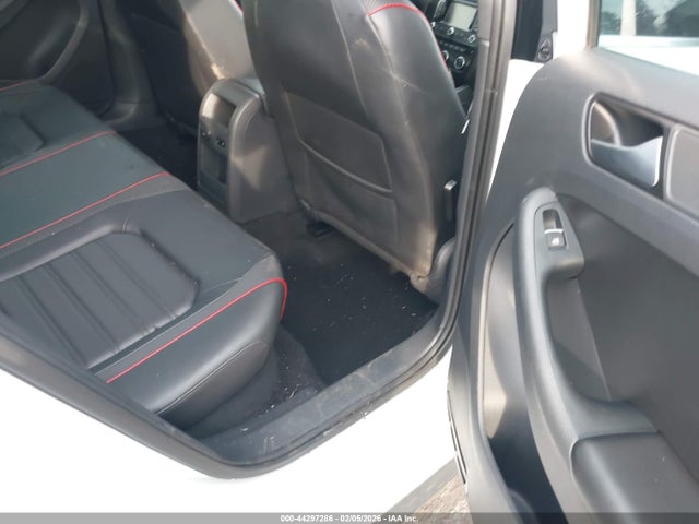 3VW5T7AJ2EM330186 Volkswagen Jetta Gli Edition 30 W/nav