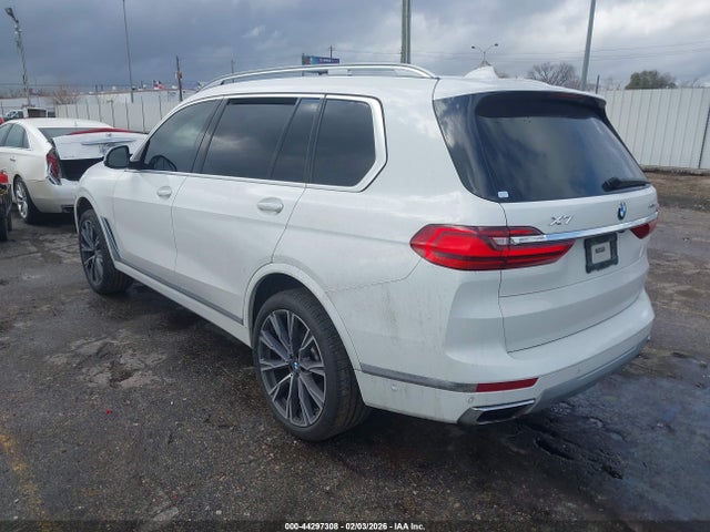 2020 BMW X7 5UXCX4C09L9B25687 Photo 2