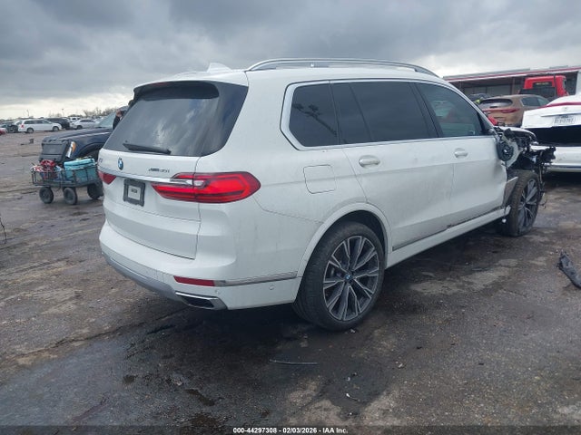2020 BMW X7 5UXCX4C09L9B25687 Photo 3