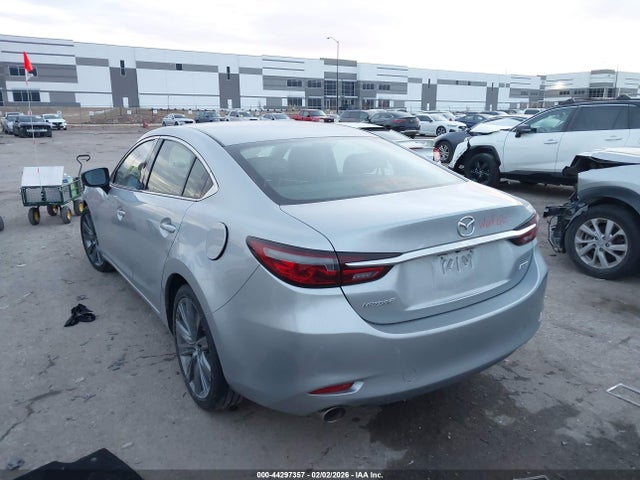 2018 MAZDA MAZDA6 JM1GL1VM2J1310525 Photo 2