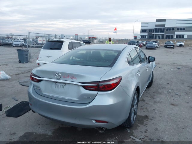 2018 MAZDA MAZDA6 JM1GL1VM2J1310525 Photo 3