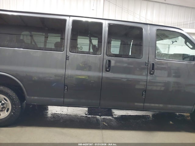 1GAZGPFF7H1101025 Chevrolet Express 3500 Lt