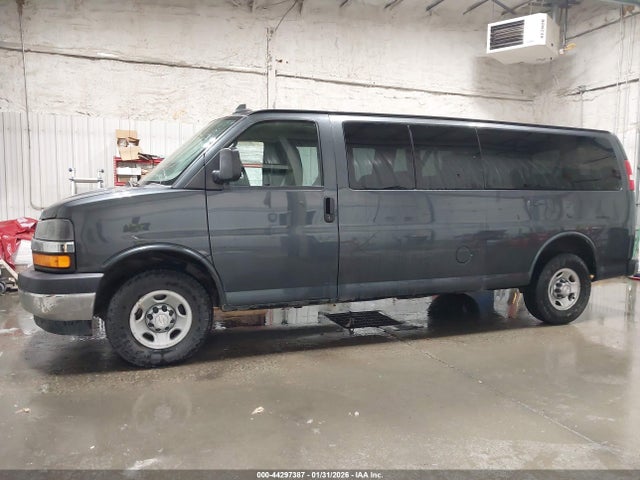 1GAZGPFF7H1101025 Chevrolet Express 3500 Lt