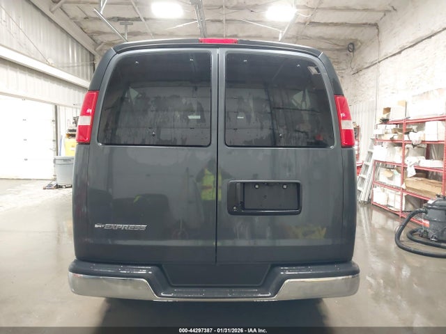 1GAZGPFF7H1101025 Chevrolet Express 3500 Lt