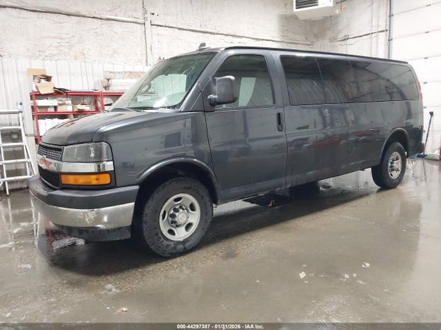 1GAZGPFF7H1101025 Chevrolet Express 3500 Lt