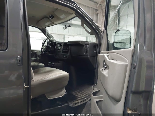 1GAZGPFF7H1101025 Chevrolet Express 3500 Lt