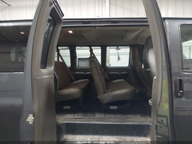 1GAZGPFF7H1101025 Chevrolet Express 3500 Lt