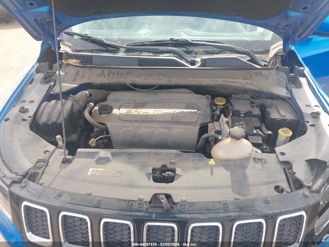 3C4NJCBB0JT461643 Jeep Compass Latitude Fwd