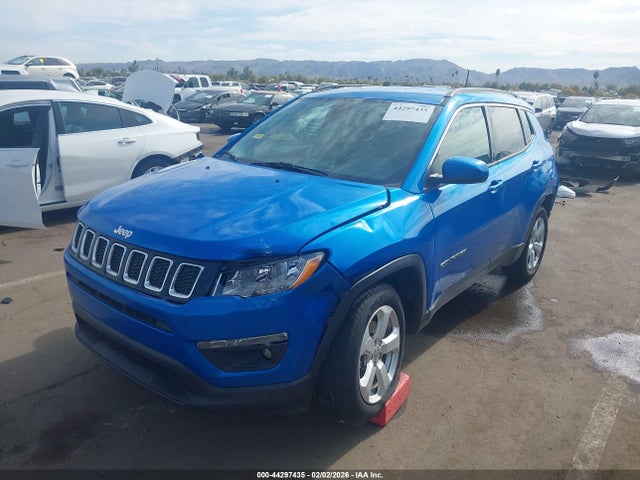 3C4NJCBB0JT461643 Jeep Compass Latitude Fwd