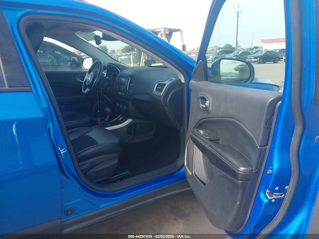 3C4NJCBB0JT461643 Jeep Compass Latitude Fwd