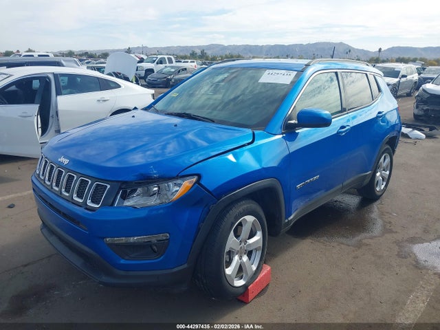 3C4NJCBB0JT461643 Jeep Compass Latitude Fwd