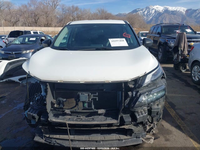 5N1AT3AB8MC711832 Nissan Rogue S Intelligent Awd