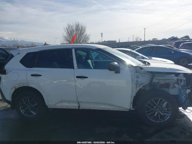 5N1AT3AB8MC711832 Nissan Rogue S Intelligent Awd