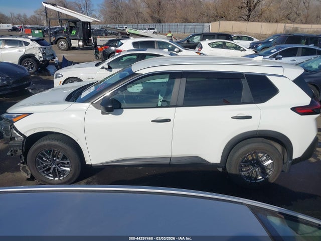 5N1AT3AB8MC711832 Nissan Rogue S Intelligent Awd