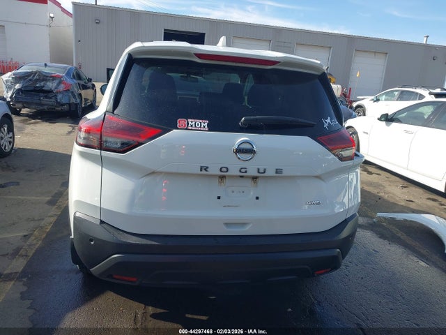 5N1AT3AB8MC711832 Nissan Rogue S Intelligent Awd