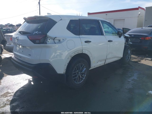 5N1AT3AB8MC711832 Nissan Rogue S Intelligent Awd