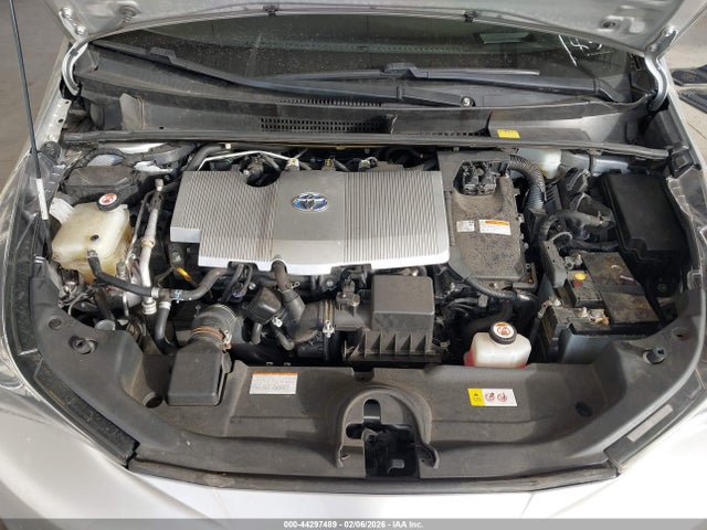 JTDKARFUXH3031853 Toyota Prius Four