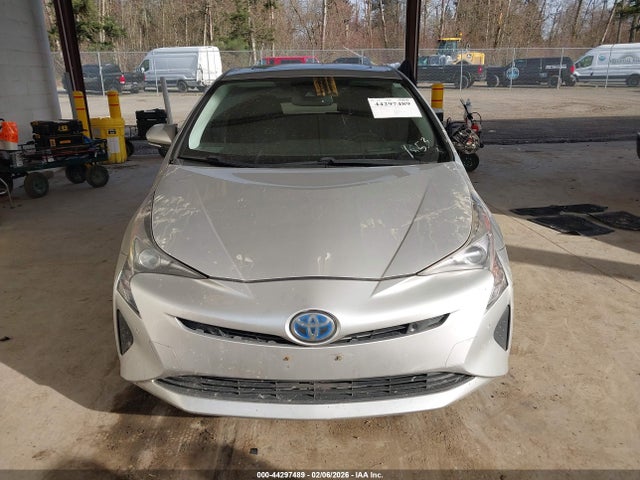 JTDKARFUXH3031853 Toyota Prius Four