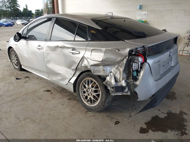 JTDKARFUXH3031853 Toyota Prius Four